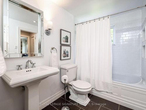 68 Sonneck Sq, Toronto, ON - Indoor Photo Showing Bathroom