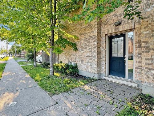 2A Tedder St, Toronto, ON 