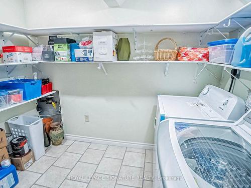 1131 Bellarosa Lane, Mississauga, ON - Indoor Photo Showing Laundry Room