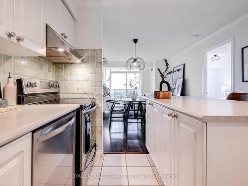 706-55 Strathaven Dr, Mississauga, ON - Indoor Photo Showing Kitchen