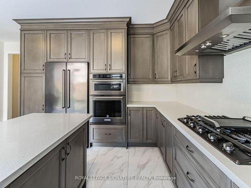 20 Idol Rd, Brampton, ON - Indoor Photo Showing Kitchen With Upgraded Kitchen