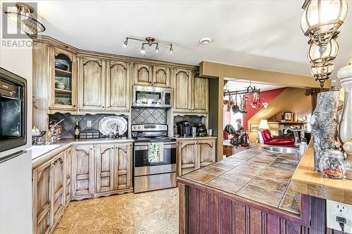 320 Sixth Avenue, Greater Sudbury, ON - Indoor Photo Showing Kitchen