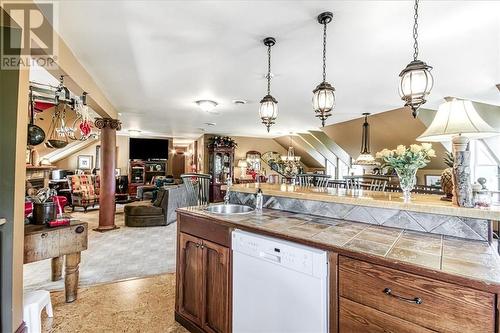 320 Sixth Avenue, Greater Sudbury, ON - Indoor Photo Showing Kitchen With Double Sink