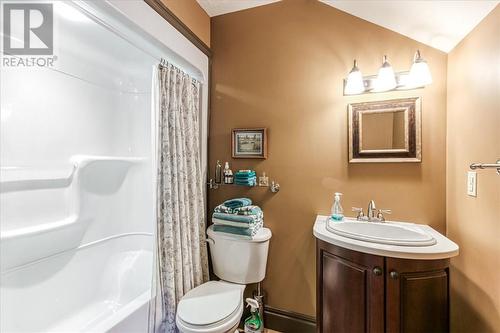 320 Sixth Avenue, Greater Sudbury, ON - Indoor Photo Showing Bathroom