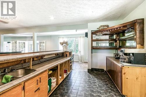 320 Sixth Avenue, Greater Sudbury, ON - Indoor Photo Showing Kitchen