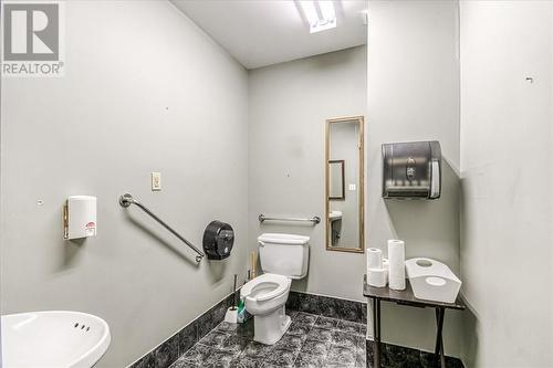 320 Sixth Avenue, Greater Sudbury, ON - Indoor Photo Showing Bathroom