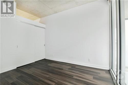 BEDROOM | double closet - 354 Gladstone Avenue Unit#502, Ottawa, ON 