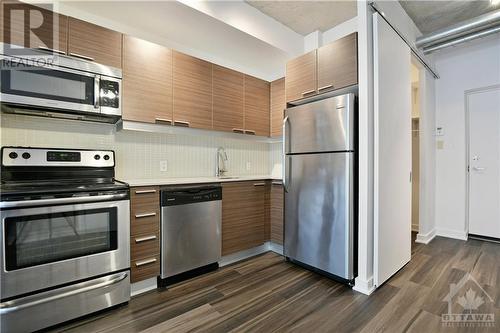 EAT-IN KITCHEN | stainless appliances, granite, efficient work & storage space - 354 Gladstone Avenue Unit#502, Ottawa, ON 