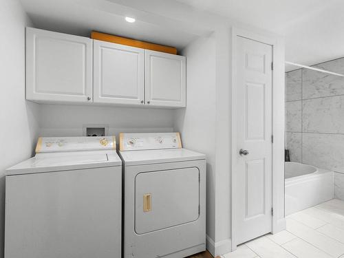 Bathroom - 4  - 6 Rue St-Ignace, Lévis (Desjardins), QC - Indoor Photo Showing Laundry Room