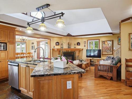 Cuisine - 7381 Ch. Du Coteau-Du-Lac, Saint-Damien, QC - Indoor Photo Showing Kitchen With Upgraded Kitchen