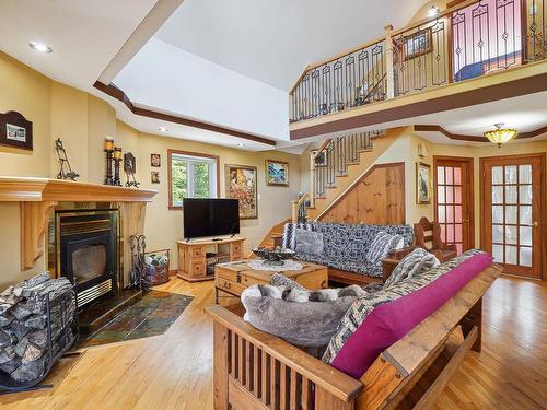 Salon - 7381 Ch. Du Coteau-Du-Lac, Saint-Damien, QC - Indoor Photo Showing Living Room With Fireplace