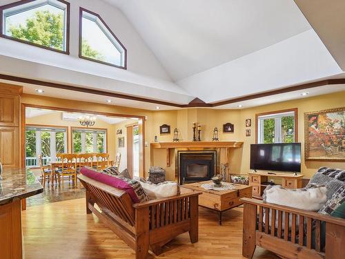 Salon - 7381 Ch. Du Coteau-Du-Lac, Saint-Damien, QC - Indoor Photo Showing Living Room With Fireplace