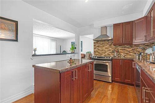 5093 Drummond Road, Niagara Falls, ON - Indoor Photo Showing Kitchen