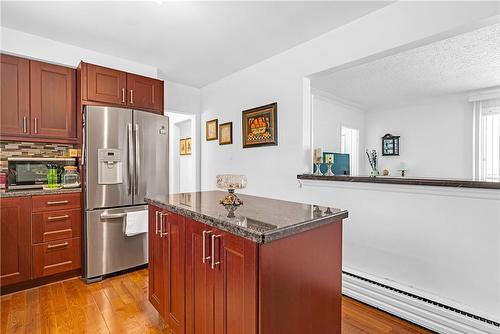 5093 Drummond Road, Niagara Falls, ON - Indoor Photo Showing Kitchen