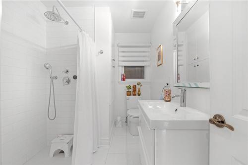5093 Drummond Road, Niagara Falls, ON - Indoor Photo Showing Bathroom