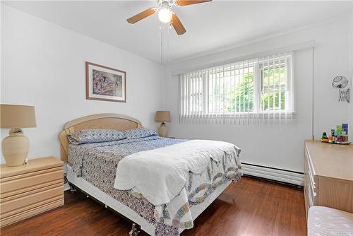 5093 Drummond Road, Niagara Falls, ON - Indoor Photo Showing Bedroom
