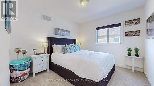 20 Carleton Trail, New Tecumseth, ON - Indoor Photo Showing Bedroom