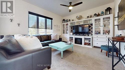 20 Carleton Trail, New Tecumseth, ON - Indoor Photo Showing Living Room