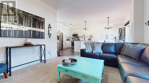 20 Carleton Trail, New Tecumseth, ON - Indoor Photo Showing Living Room