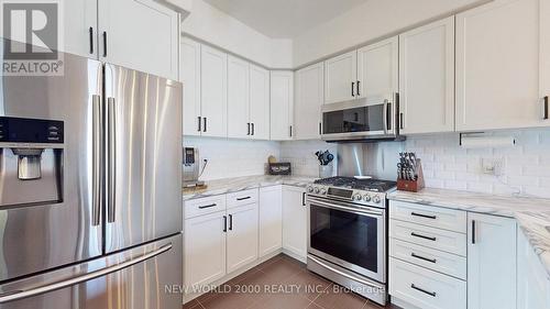 20 Carleton Trail, New Tecumseth, ON - Indoor Photo Showing Kitchen With Upgraded Kitchen