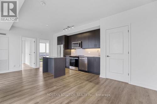 1703 - 335 Wheat Boom Drive, Oakville, ON - Indoor Photo Showing Kitchen