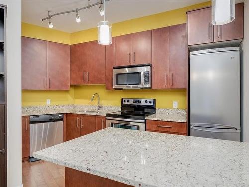 105-21 Conard St, View Royal, BC - Indoor Photo Showing Kitchen