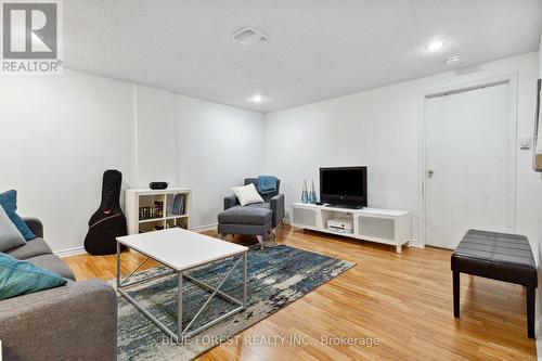 4 - 226 Highview Avenue W, London, ON - Indoor Photo Showing Living Room