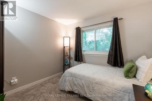 110 Beechbank Crescent, London, ON - Indoor Photo Showing Bedroom