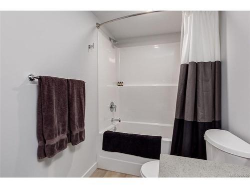 110B-4810 Cedar Ridge Pl, Nanaimo, BC - Indoor Photo Showing Bathroom