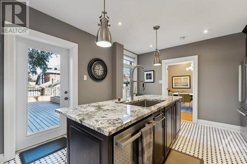 289 Clemow Avenue, Ottawa, ON - Indoor Photo Showing Kitchen With Upgraded Kitchen