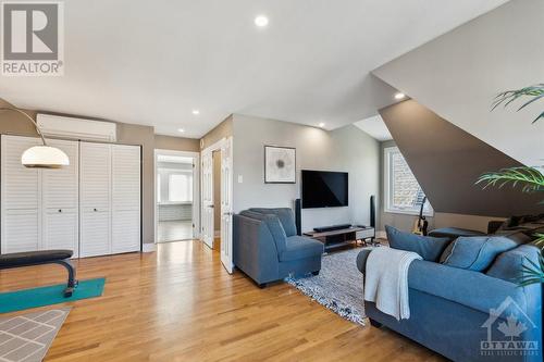 289 Clemow Avenue, Ottawa, ON - Indoor Photo Showing Living Room