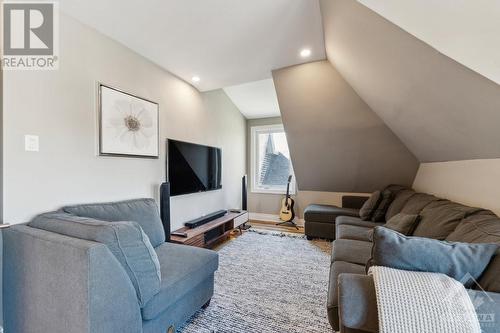 289 Clemow Avenue, Ottawa, ON - Indoor Photo Showing Living Room