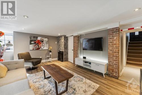 289 Clemow Avenue, Ottawa, ON - Indoor Photo Showing Living Room