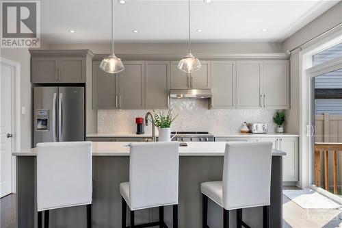 262 Shinleaf Crescent, Ottawa, ON - Indoor Photo Showing Kitchen With Upgraded Kitchen