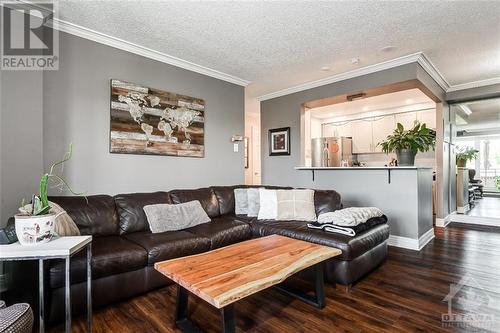 969 North River Road Unit#308, Ottawa, ON - Indoor Photo Showing Living Room