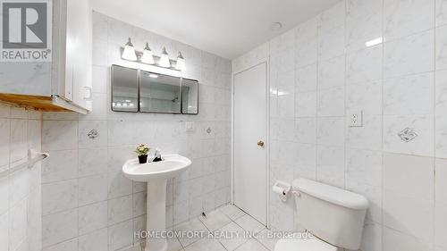 208 Cass Avenue, Toronto E05, ON - Indoor Photo Showing Bathroom