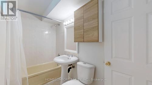 208 Cass Avenue, Toronto E05, ON - Indoor Photo Showing Bathroom