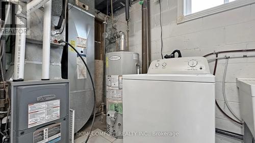 208 Cass Avenue, Toronto E05, ON - Indoor Photo Showing Laundry Room