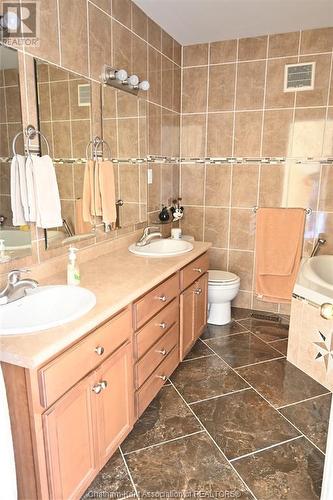 17 Nichols Drive, Blenheim, ON - Indoor Photo Showing Bathroom