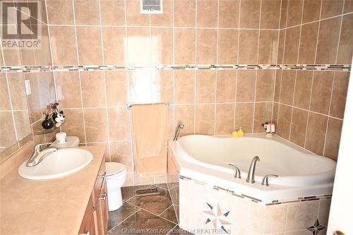 17 Nichols Drive, Blenheim, ON - Indoor Photo Showing Bathroom