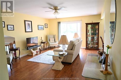 17 Nichols Drive, Blenheim, ON - Indoor Photo Showing Living Room