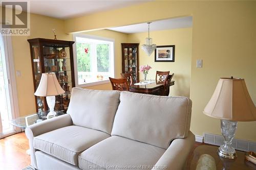 17 Nichols Drive, Blenheim, ON - Indoor Photo Showing Living Room