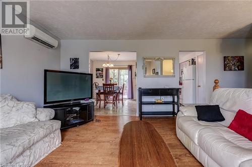 2755 3Rd Avenue E, Owen Sound, ON - Indoor Photo Showing Living Room