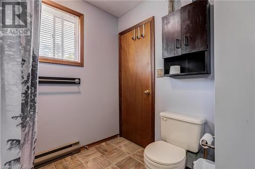 2755 3Rd Avenue E, Owen Sound, ON - Indoor Photo Showing Bathroom