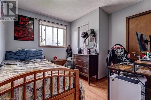 2755 3Rd Avenue E, Owen Sound, ON - Indoor Photo Showing Bedroom