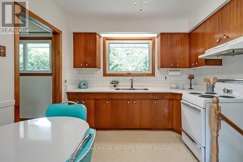 368 East Side Crescent, Burlington, ON - Indoor Photo Showing Kitchen With Double Sink