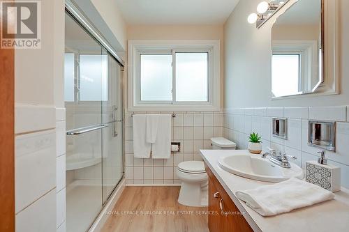 368 East Side Crescent, Burlington, ON - Indoor Photo Showing Bathroom