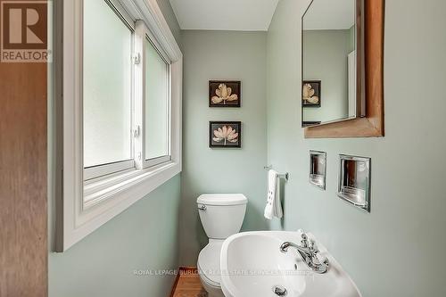 368 East Side Crescent, Burlington, ON - Indoor Photo Showing Bathroom