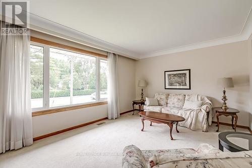 368 East Side Crescent, Burlington, ON - Indoor Photo Showing Living Room