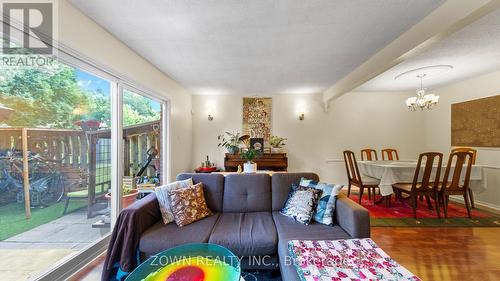 1854 Hyde Mill Crescent, Mississauga, ON - Indoor Photo Showing Living Room